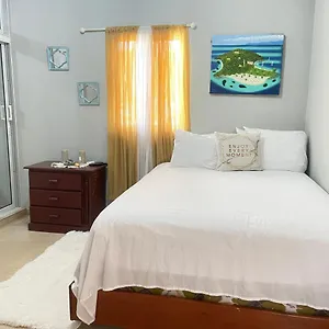 Xamana Rooms. Pensión